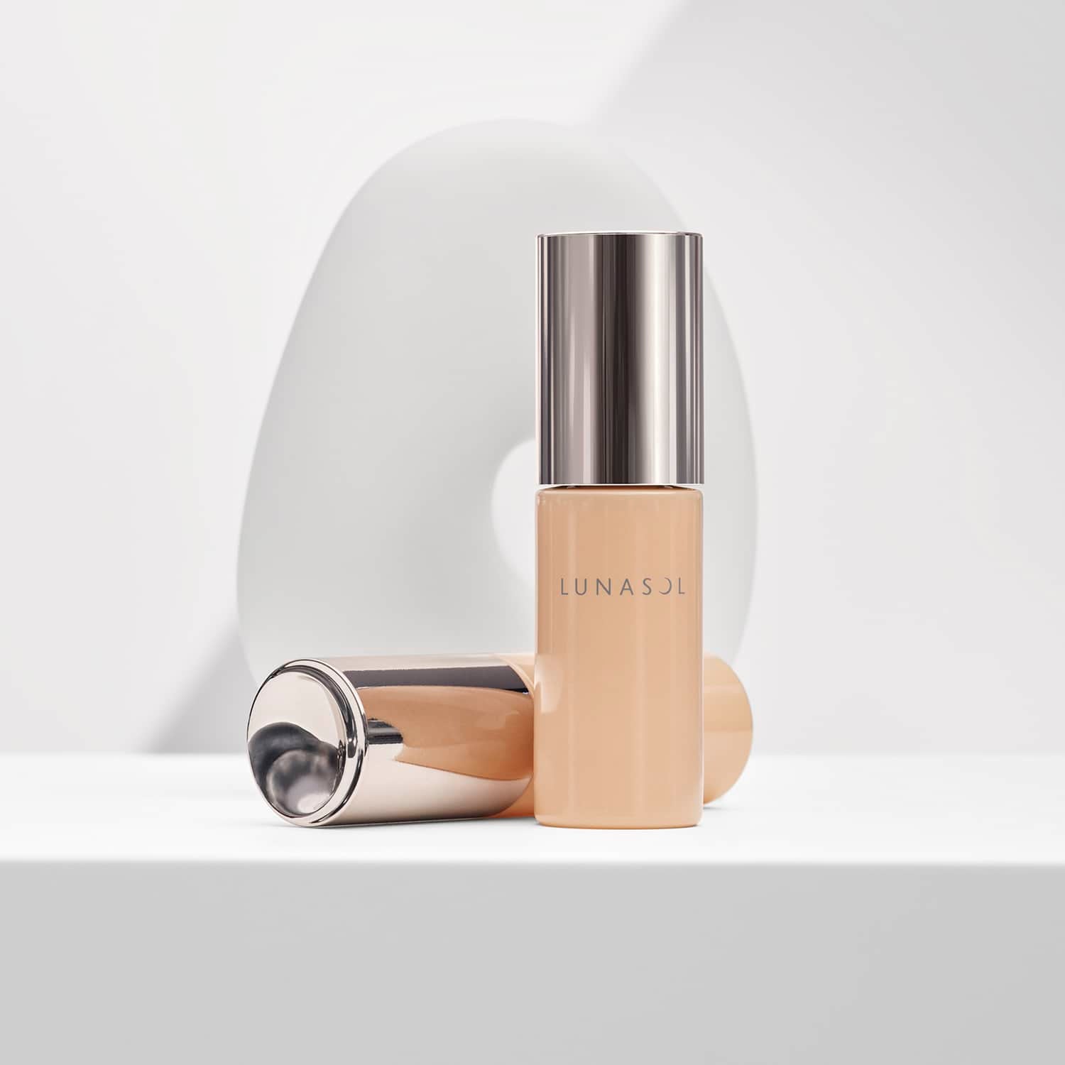 2.26(水)START【キャンペーン】 グロウデイセラムUVとお好きなルナソル商品購入でプレゼントキャンペーンを実施。