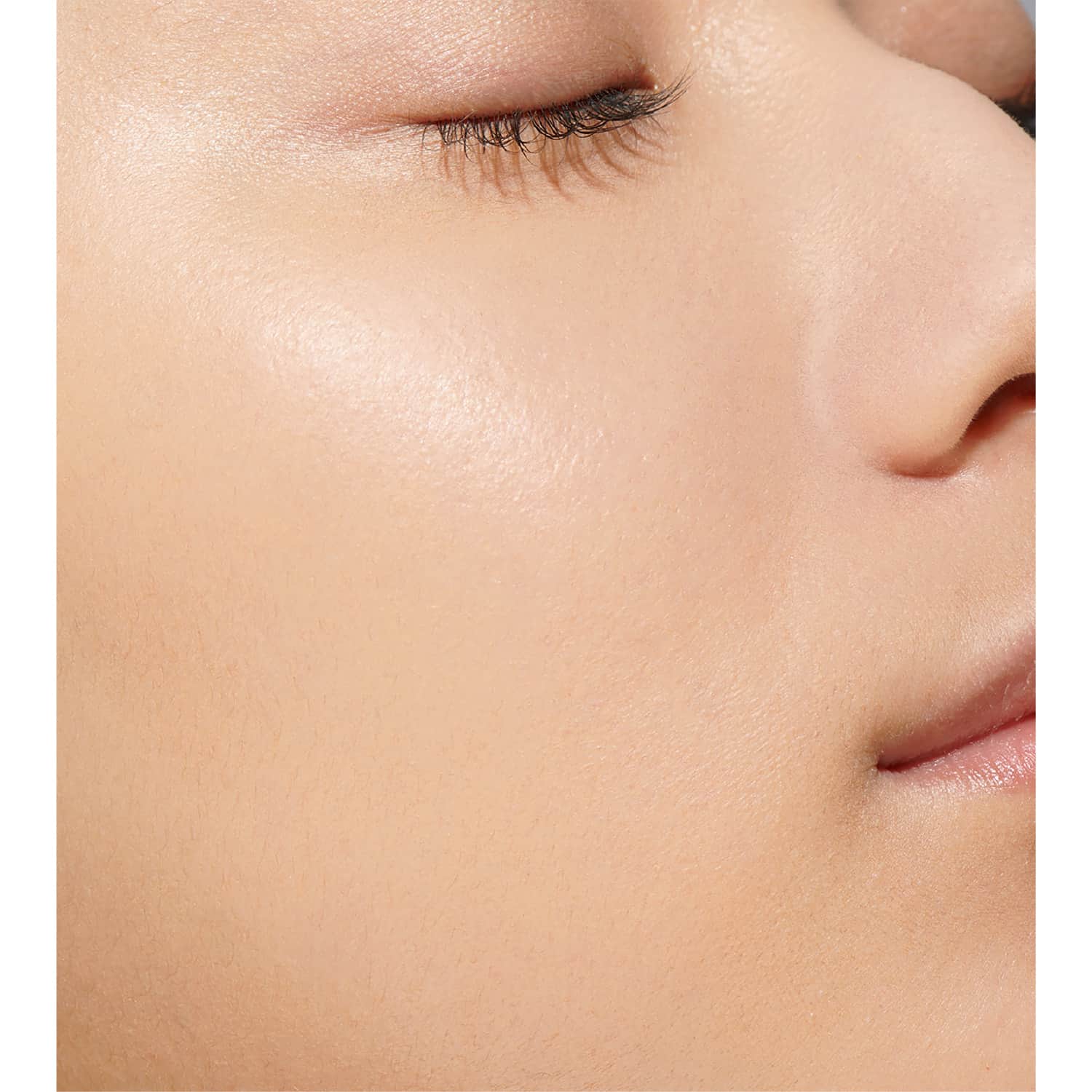 2.26(水)START【キャンペーン】 グロウデイセラムUVとお好きなルナソル商品購入でプレゼントキャンペーンを実施。