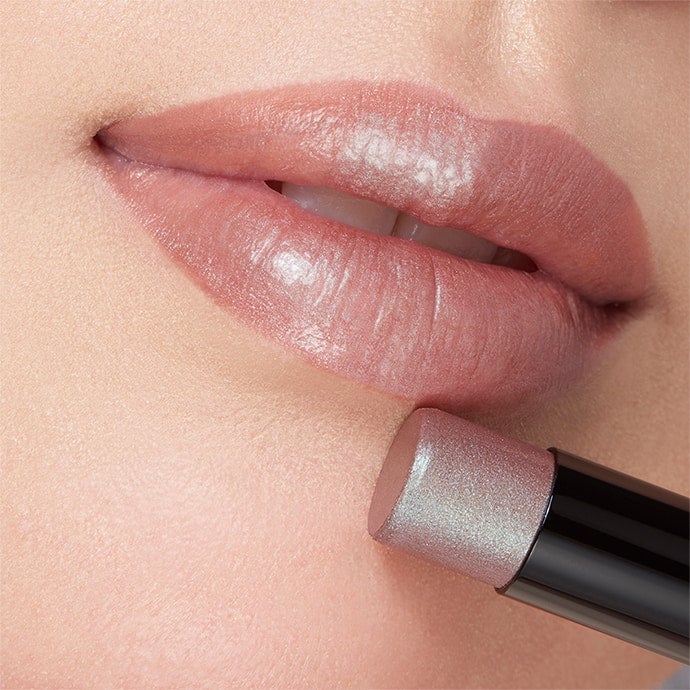 【数量限定復刻販売】偏光パールが幻想的に揺らめくパール状のスティック「イリディセントグリッツ」を、伊勢丹新宿店・meeco・LUNASOL公式オンラインストアで数量限定復刻販売。