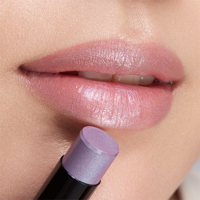 【数量限定復刻販売】偏光パールが幻想的に揺らめくパール状のスティック「イリディセントグリッツ」を、伊勢丹新宿店・meeco・LUNASOL公式オンラインストアで数量限定復刻販売。